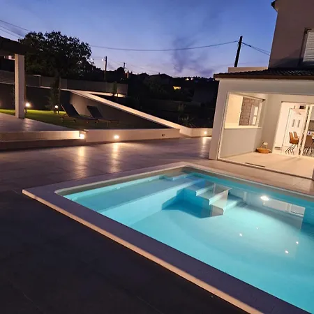 וילה Stone - Pool House 100 Meters From The Vinišće