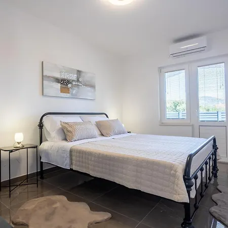 Stone - Pool House 100 Meters From The
